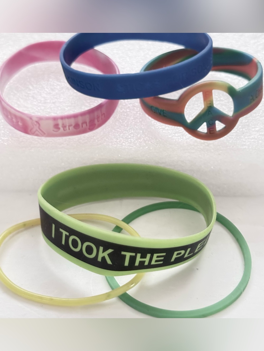 6 pcs of Assorted Silicone Wristbands with Green Statement Band Bracelet Jewelry